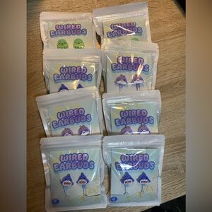 Set of 8: wired earbuds